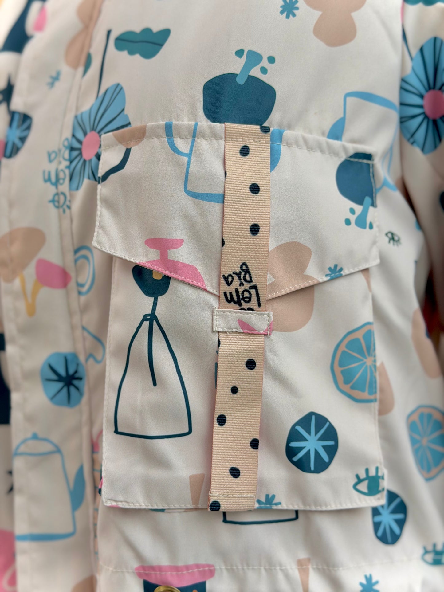 Chaqueta corta estampada crema