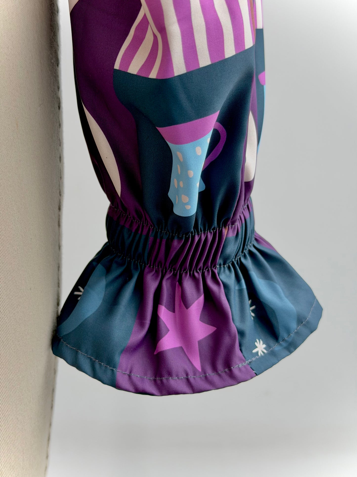Chaqueta corta estampada morado
